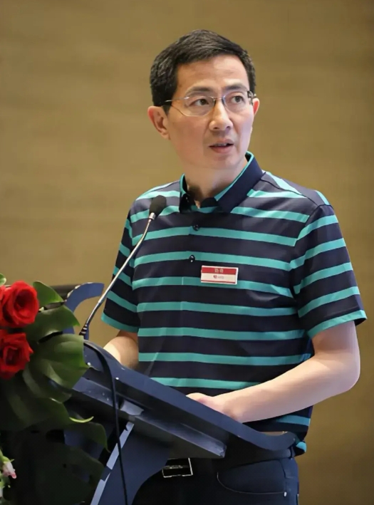 看看京东集团的第1位员工张奇的个人履历绝对会让你大吃一惊。

①张奇1982年出