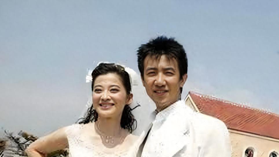 梅婷5年婚姻路：从全力扶持到分道扬镳，如今的她与前夫鄢颇境遇如何？