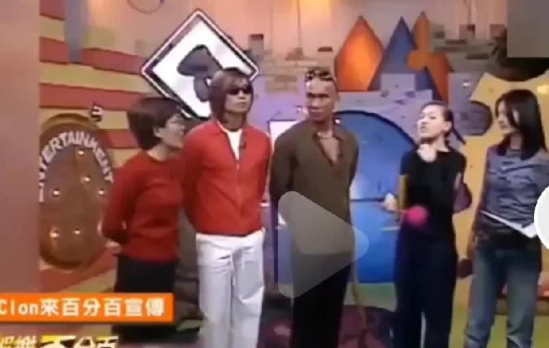 早年韩国具俊晔来台接受采访，我仔细看了  大小s 其实同时看上了光头，
但是光