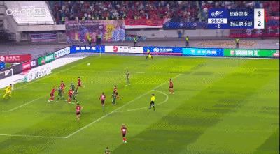 20岁的张瑷晖真是慢慢踢出来了！防守稳健，进攻端也能凭借身高优势帮助球队！浙江的