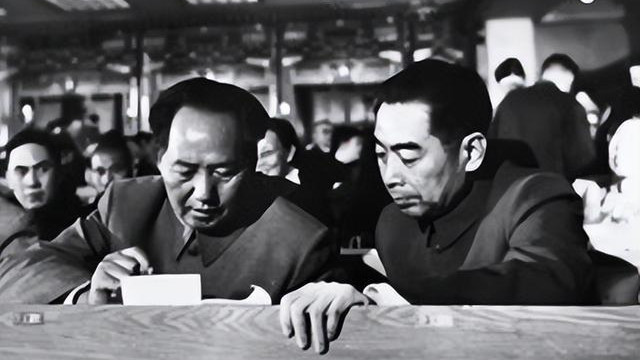 他是开国中将，68年无奈自尽，毛主席批示八个字，儿子后也成中将