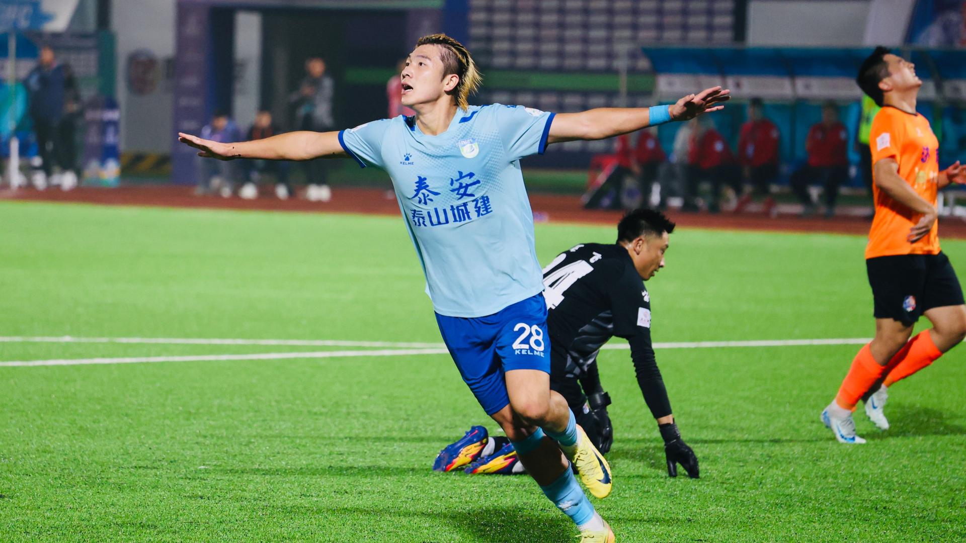 齐鲁超小组赛收官，泰安三球完胜夺魁，白云飞独中两元