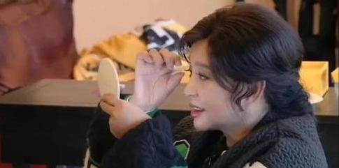 刘晓庆直播哭了，感谢大家支持她

                       