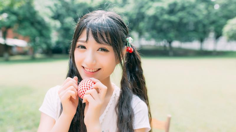 重生后她们都是食肉系墨子卿《重生后，她们都是食肉系》墨小欣：“哥，我们要是亲的该多好。”墨子卿浑浑噩