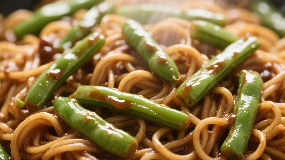 打工人晚餐之光！这道豆角焖面，香到离谱