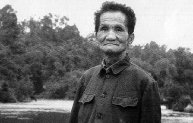 1947年，沈醉到重庆监狱视察，看见一个疯老头在跑步，冷不防四目相对，沈醉神色大