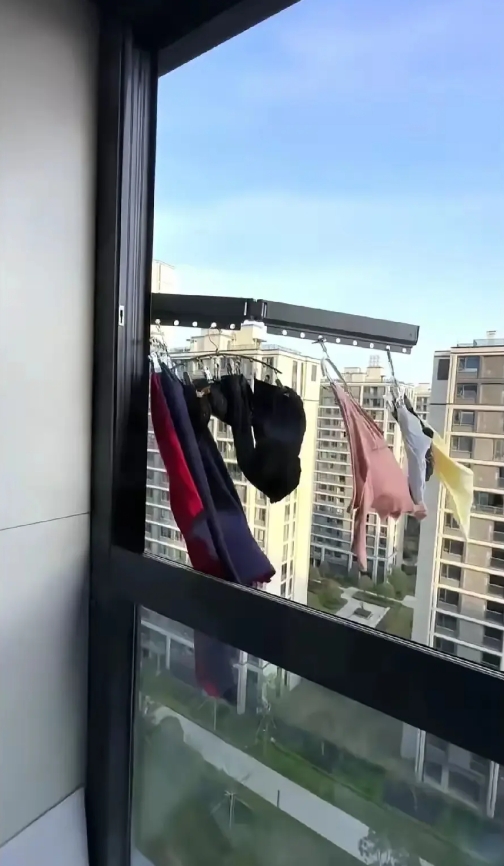 兄弟们，遇到这样的女邻居该咋办呀？