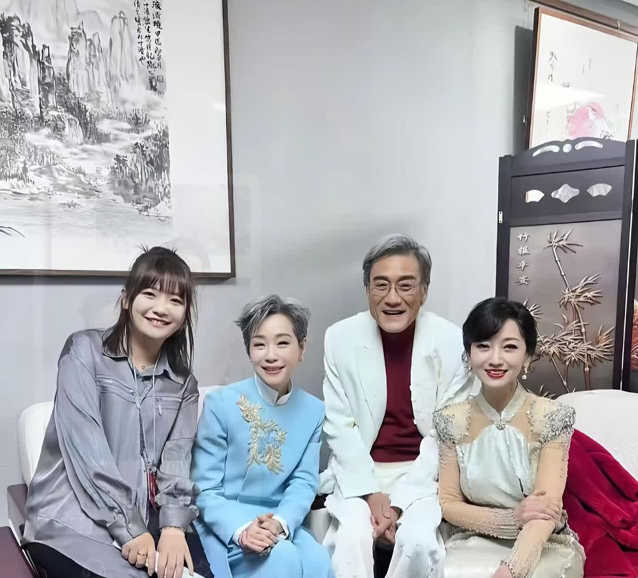 让我看看还有哪些宝宝是通过春晚掉进了CC的"坑"的@叶童