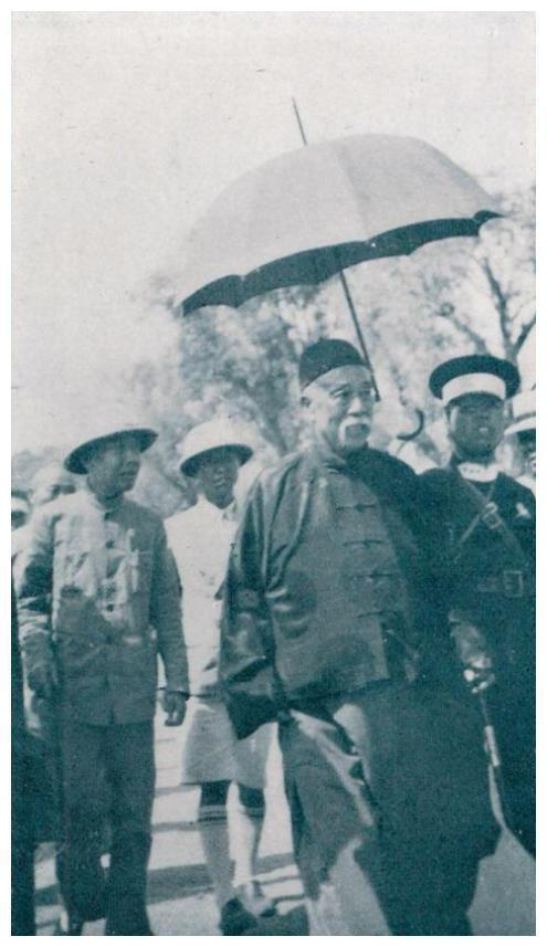 1895年，山东一大户潘守廉秘密购买了一处僻静的房产。他把钥匙交给府上的女仆邱氏
