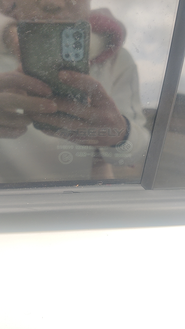 车门腰线不在一条线上有落差正常吗
一年的车这情况是正常的吗？(买的时候也没注意去