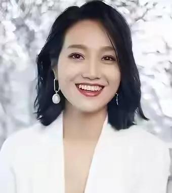 朱丹让大三岁的女儿六级陪弟弟读书
她简直重男轻女到无可救药
把自己女儿当丫鬟陪读