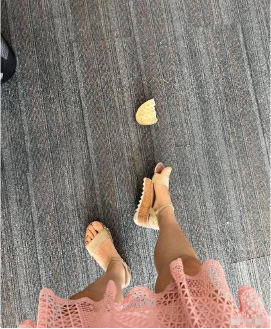 不要穿太久没穿的鞋子赴宴 ​​​
