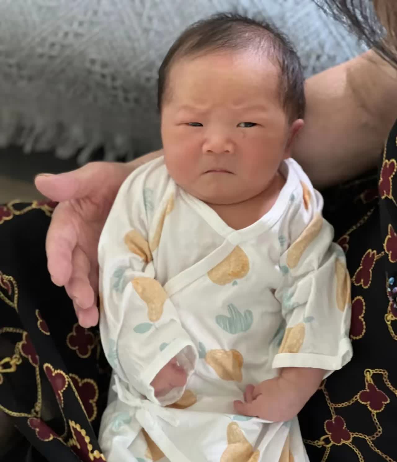 真是让人烦啊！在湖南，有位女士说，她的儿媳妇家里添了个大胖小子，可她就是高兴不起