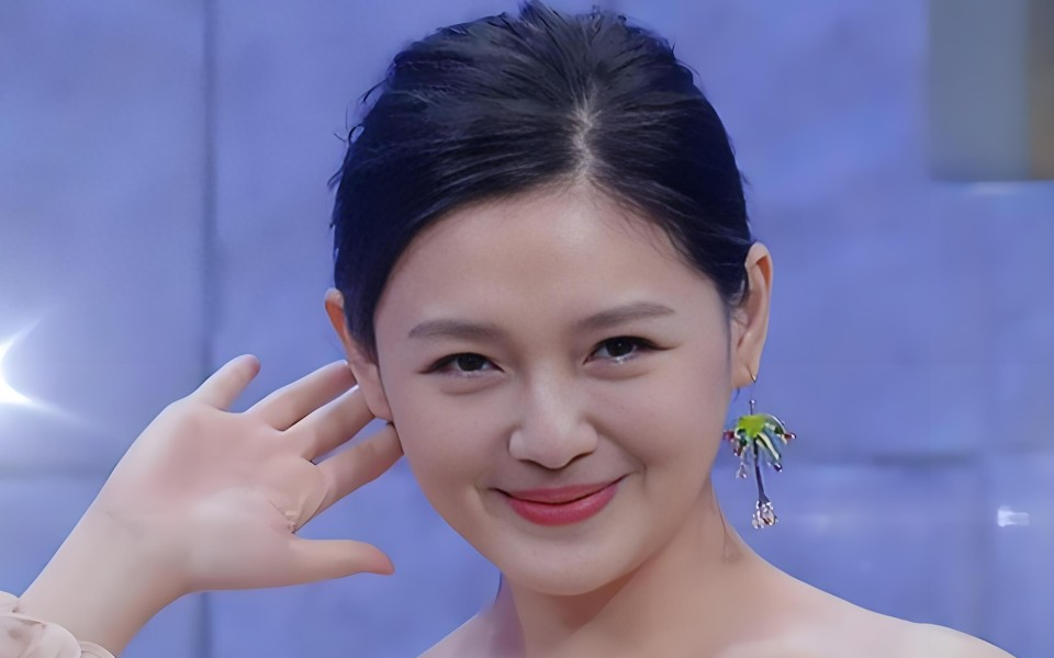 近日，内娱热搜榜罕见被韩娱明星霸榜，但大S的身后事风波依然保持着长尾效应，S家和