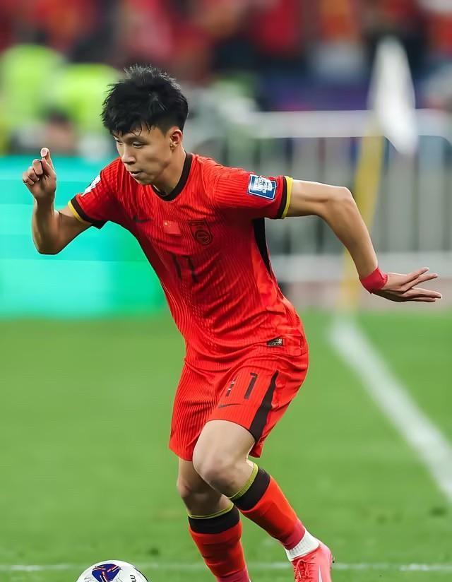 王钰栋要去曼城？这对国足可是一个好消息。
据韩国媒体爆料英超豪门曼城有意向邀约王