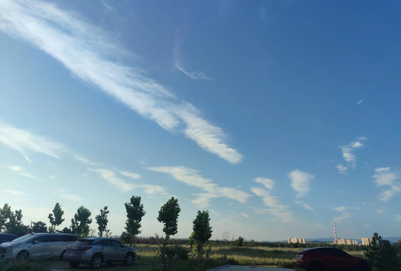 这两天的威海舒服的不要不要的呀。[大笑]
气温在30度以下的夏日，让人丝毫感觉不