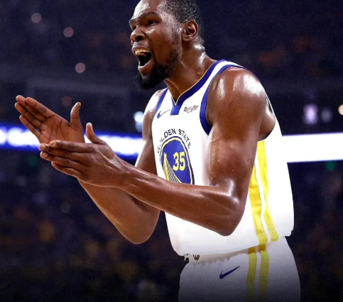 杜兰特语出惊人啊！近日有网友与KD互动时说：“你实在太敏感了，如果没有库里和勇士