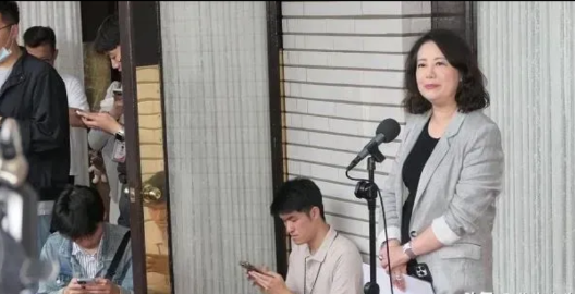 韩国瑜今天早上刚表态要参加明天国民党举行的上凯道集会游行活动，民进党团干事长吴思