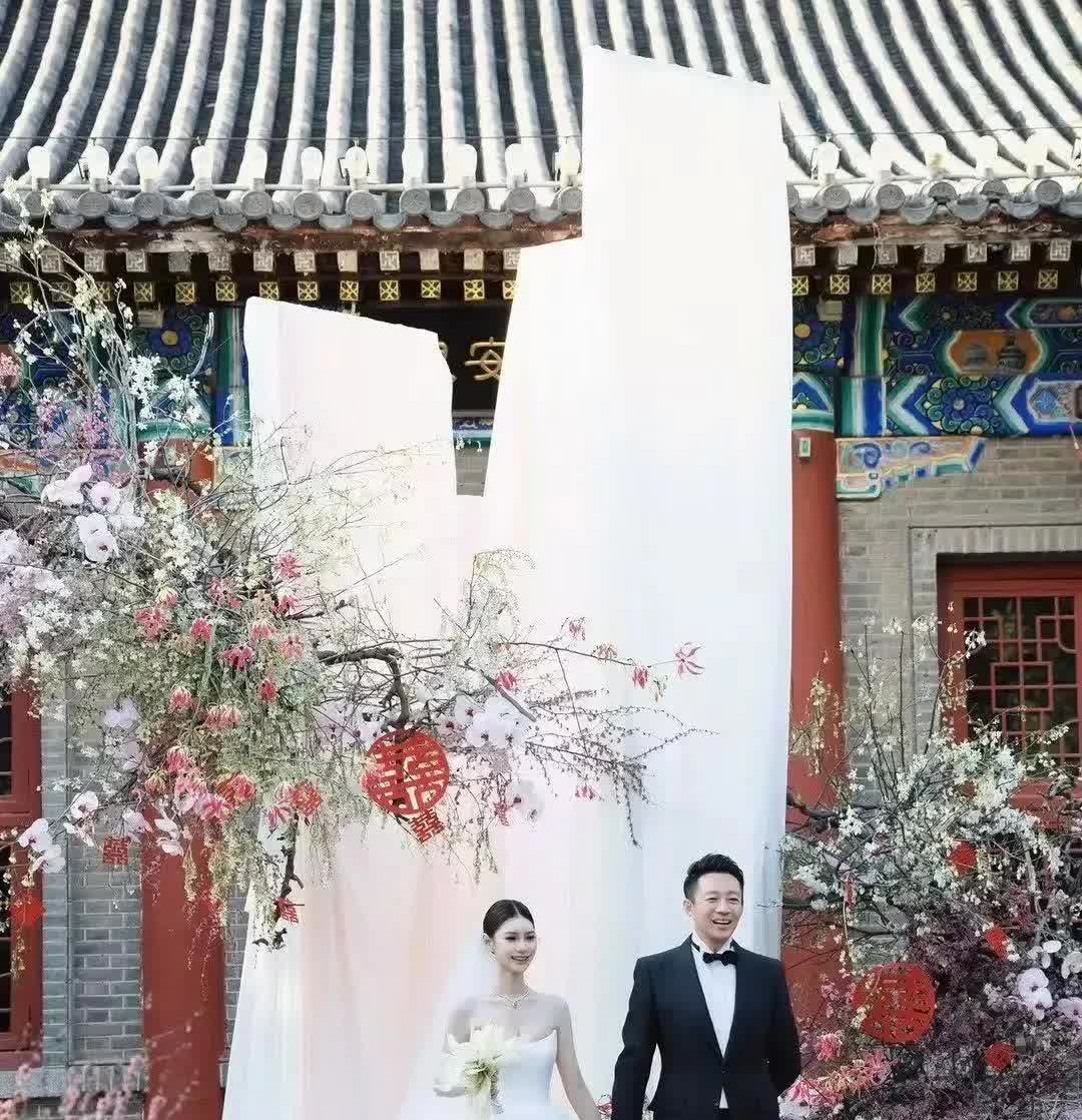啪啪打脸！汪小菲和马筱梅大婚，台湾省媒体竟然来了7个记者，他们都来蹭“陆配”“京