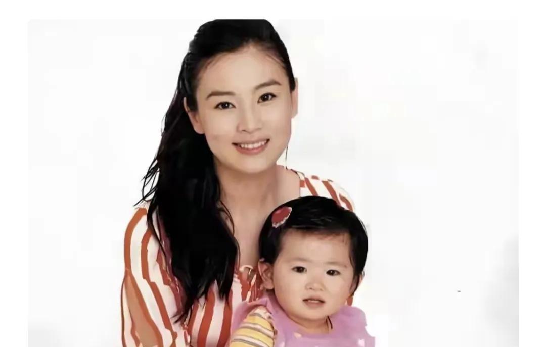 说句实话，赵明明的原生家庭其实也有给女儿大骂女婿英宁的底气，但是人家体面不那么做