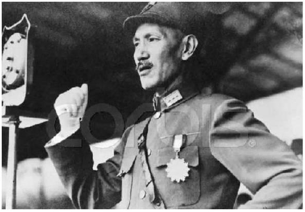 1949年，蒋介石败退台湾，在临走之时他向幕僚问道：“我们还有多少兵力？”幕僚答