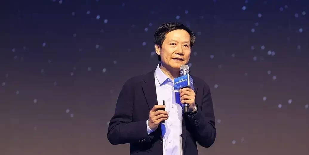 有网友说，感觉这次交通事故属于个例，应该不能把所有责任都归到雷总身上！
毫无疑问