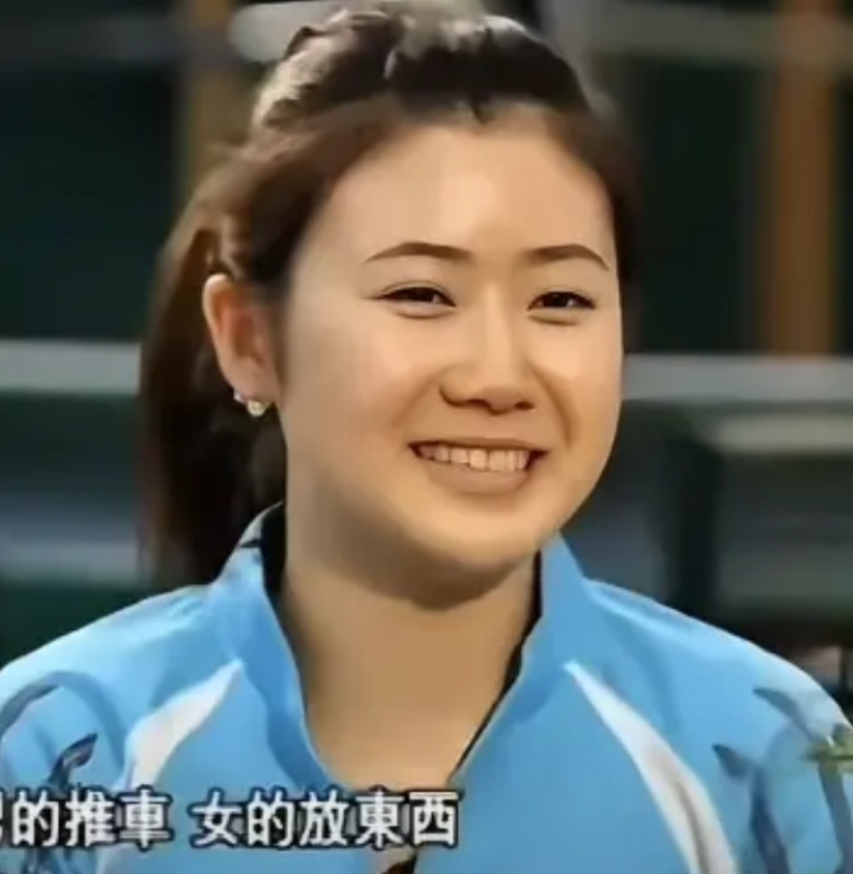 运动员福原爱说：“中国女人在家庭里是有地位的，这一点比日本女人强多了，从一个很小