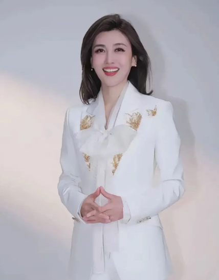 央视最美的女主持人，当之无愧的央视一姐