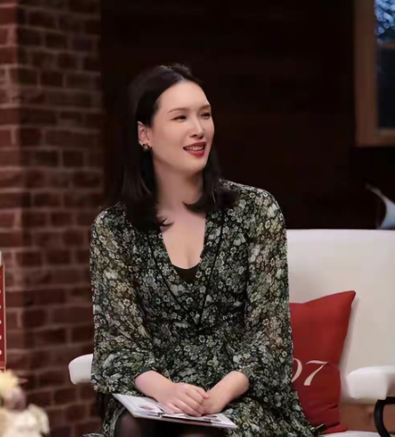 真没想到，佟晨洁当年不愿给谢晖生娃，竟被骂成“狠心”又“自私”！