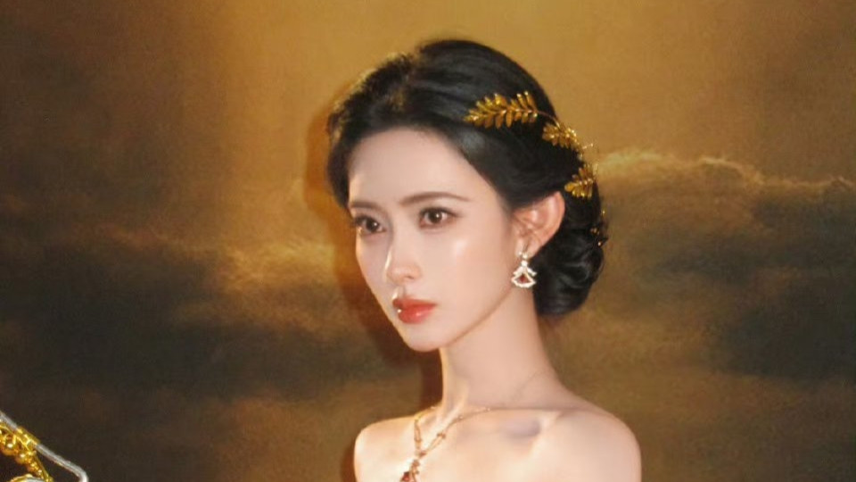 孟子义星光大赏意外摔倒，却摔出了‘神图’与新高度！