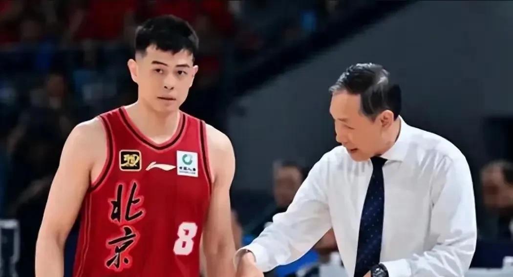 CBA这瓜可太香了！北京北汽男篮三名合同到期的功勋老将翟晓川、方硕和朱彦西拒绝退