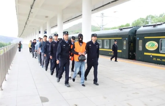 定西公安：7人落网！渭源公安成功打掉一电诈团伙

直播切原石、矿区直供、现场回收