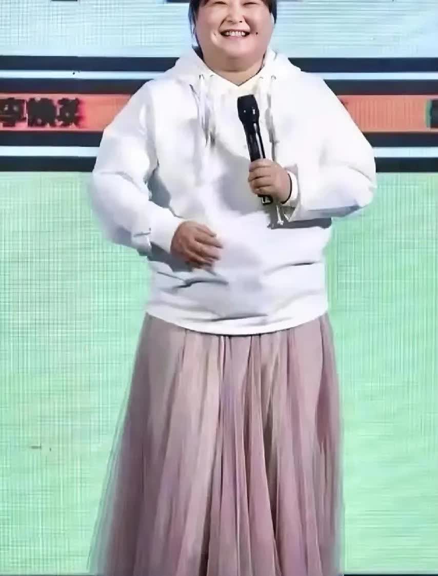 贾玲已经不是励志，
她是传奇！
她告诉所有女人，
只要有恒心和毅力，你也可