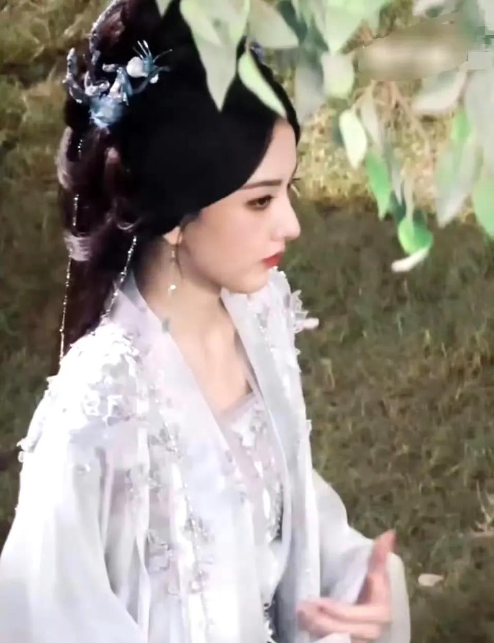 救命！宋祖儿《聊斋2》路透美到失语！
谁能扛住宋祖儿的古装暴击！《聊斋2》路透里