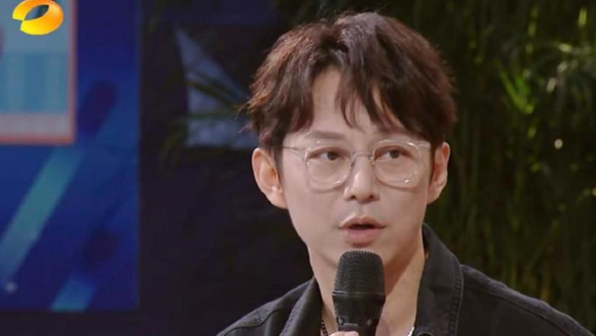 何炅自曝从没用过QQ，沈月许嵩现场求证，那些年你加的QQ全是假的