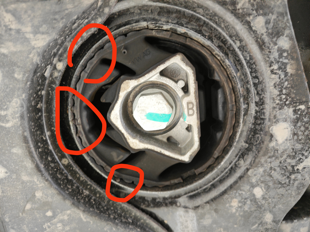 副车架胶套磨损严重
首保3500km发现，元宝梁那里胶套都磨损掉角了！质量太差了