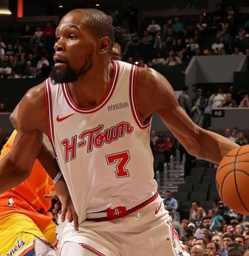 给我擦球鞋！杜兰特关键时刻收割比赛，火箭“复仇”黄蜂。NBA常规赛，火箭客场再战