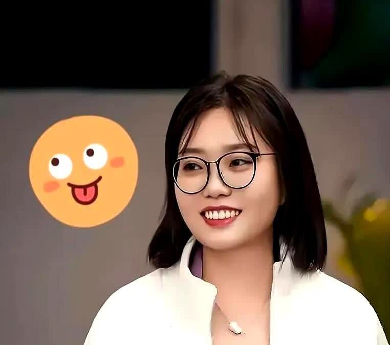 一觉睡醒，北大才女李雪琴有男朋友了！

不是全民偶像林更新，也不是歌坛的毛不
