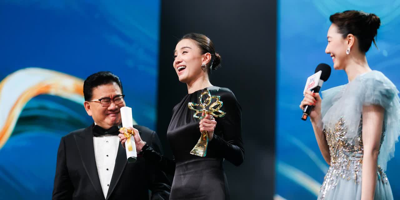 宋佳说：“人间烟火是最大的流量，真善美是最有力的表达”。这段话成为昨晚“白玉兰”