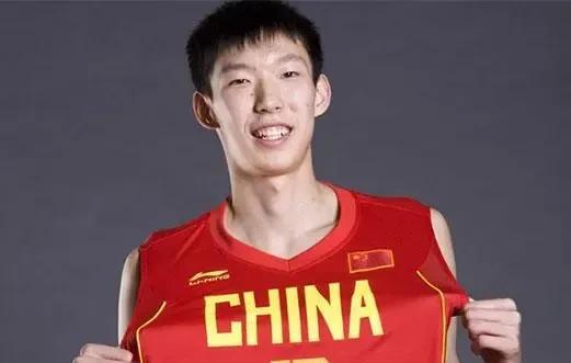 质疑声虽不少，但周琦依旧是男篮世界杯预选赛的不二之选！
男篮亚洲杯结束后，周琦又