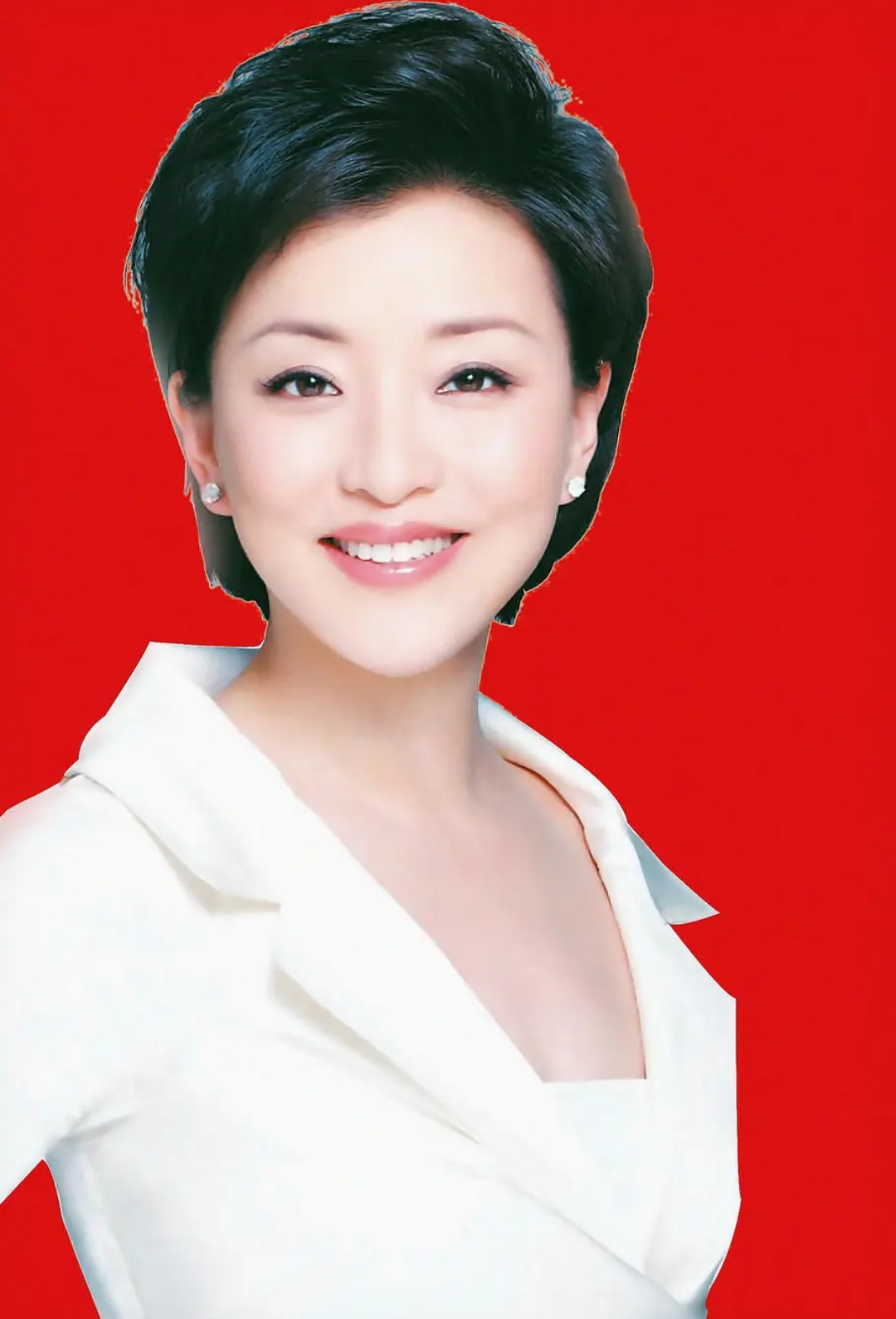 移民传闻真相大白两年，杨澜被央媒点名