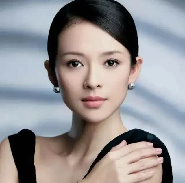章子怡谈过的霍启山和Vivi ，都是顶级财阀豪门，后者还送了大钻戒订婚，想不明白