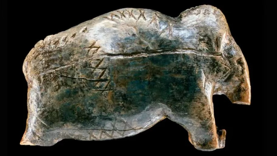 四万年前刻痕解锁人类史遗失篇章，远古符号竟是文字雏形？