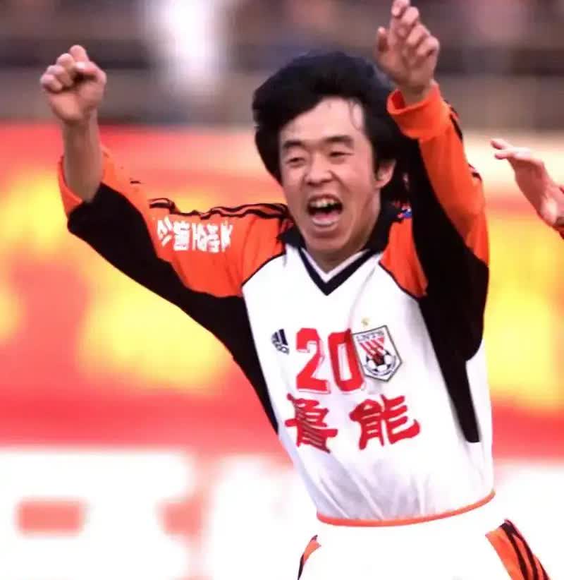 他曾经被喻为泰山队的马拉多纳！拥有一项冠绝全队的特殊技能！
宿茂臻唐晓程多年的