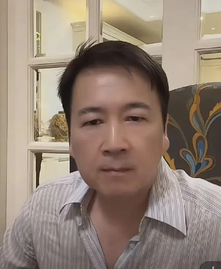 就面相而论，赖文峰的嘴巴小，嘴唇薄，不是大度之人的面相！

可惜了甜歌皇后杨钰莹