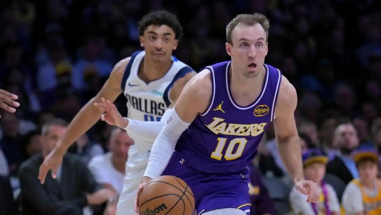 湖人奇兵砍21分！新援9+7+3+1很靠谱，老詹大三双41岁仍是基本盘