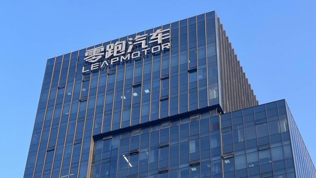 零跑回应“成为失信被执行人”；理想i6售24.98万起；岚图追光L、泰山开启预订；腾势N8L预售；沃