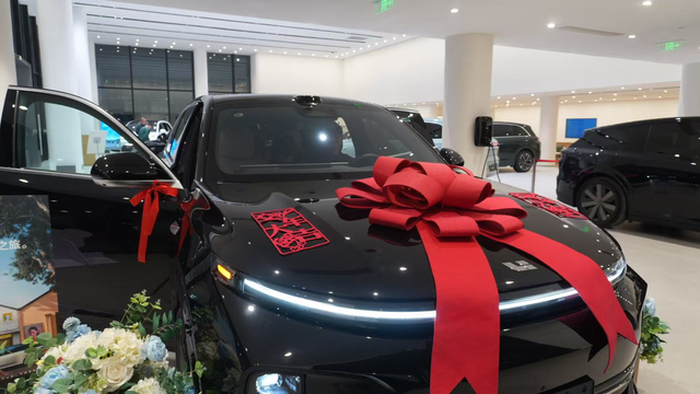 Max版纯电286km+综合1421km
市区一周一充，长途也能刚，“爸总”再也