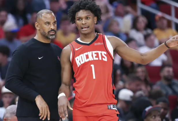 阿门的投射能力确实让人堪忧，如果赛季过半，还如此低迷，估计真的调整回他上赛季的位