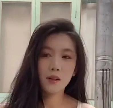 我观看了老板娘的视频！
坦白说，确实乏善可陈，
那位榜首大哥并非善类，
然